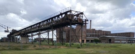 Stromversorger für die V 2-Erfinder. Weil das Kernkraftwerk Lubmin nie richtig fertig wurde, musste das riesige Kohlekraftwerk noch bis 1990 für die Insel und das Festland Strom liefern. 