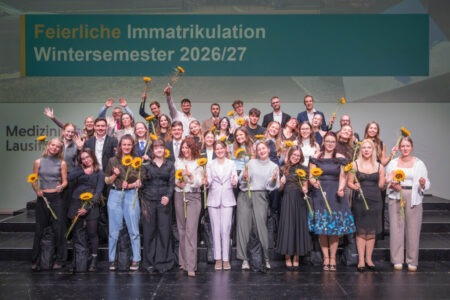 38 junge Menschen wurden am vergangenen Sonntag, 11.10., im Staatstheater Cottbus als erste Studenten der neuen Universitätsmedizin feierlich immatrikuliert.