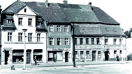 Sandower Straße mit Gaststätte „Zur Münze“ um 1976