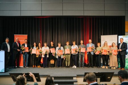 Die Touristinformation Guben bekam das Qualitätssiegel des Deutschen Tourismusverbandes. Die Auszeichnung nahm Denise Grieb (2.v.r.) der Touristinformation Guben in Potsdam entgegen.